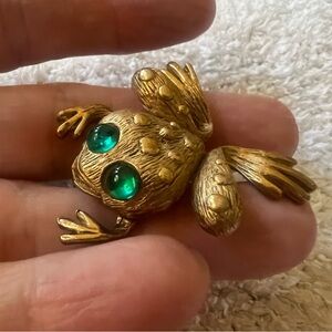Vintage J J Frog Gold tone Brooch with Green Rhinestone Eyes